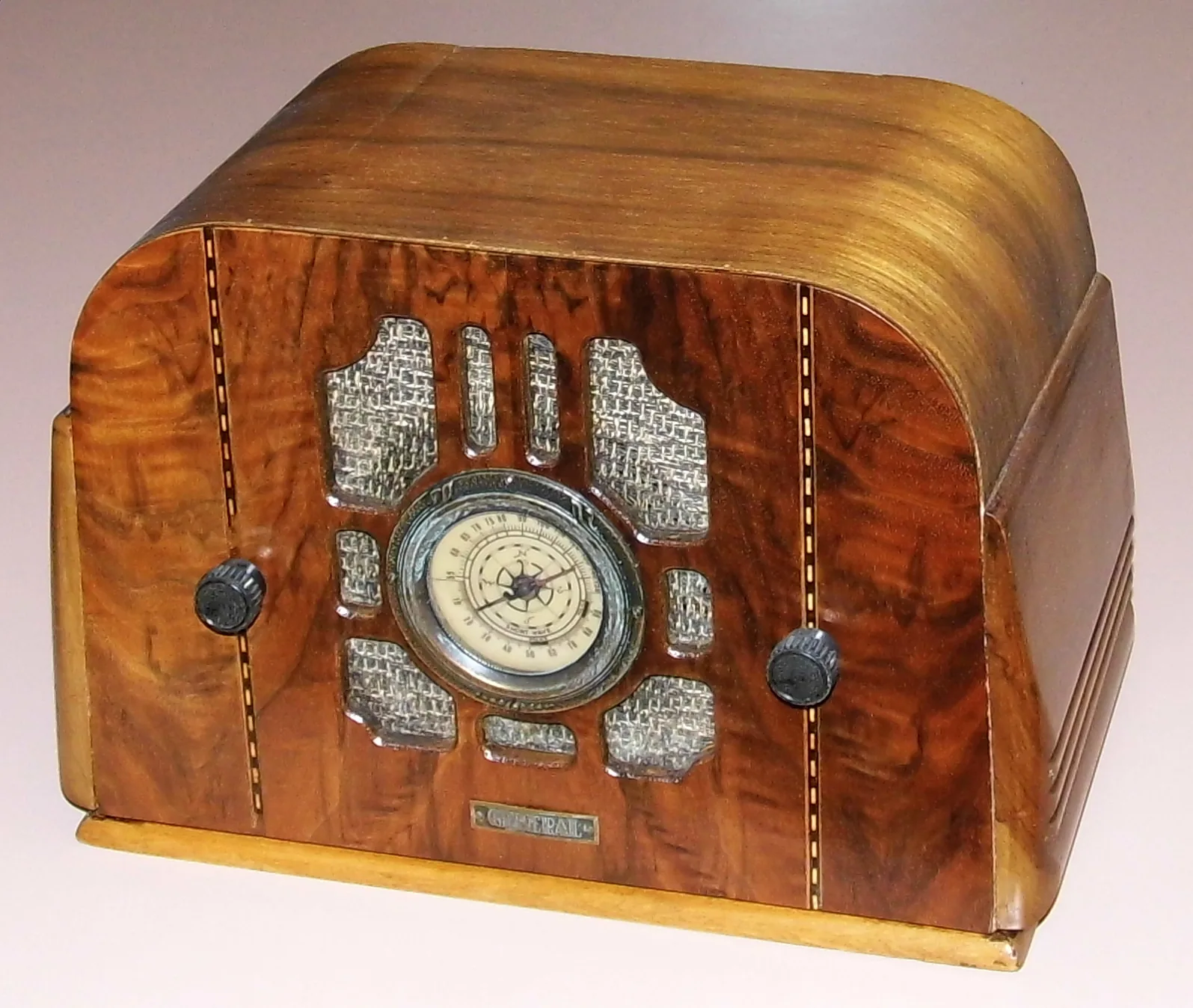 Art Deco wood table radio from General, the classic look modern retro Bluetooth radios copy